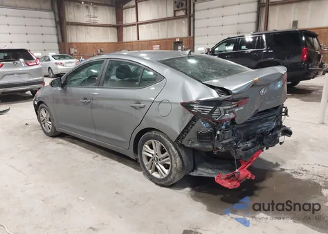 2019 Hyundai Elantra Value Edition z USA, uszkodzony, nr VIN 5NPD84LF1KH445063